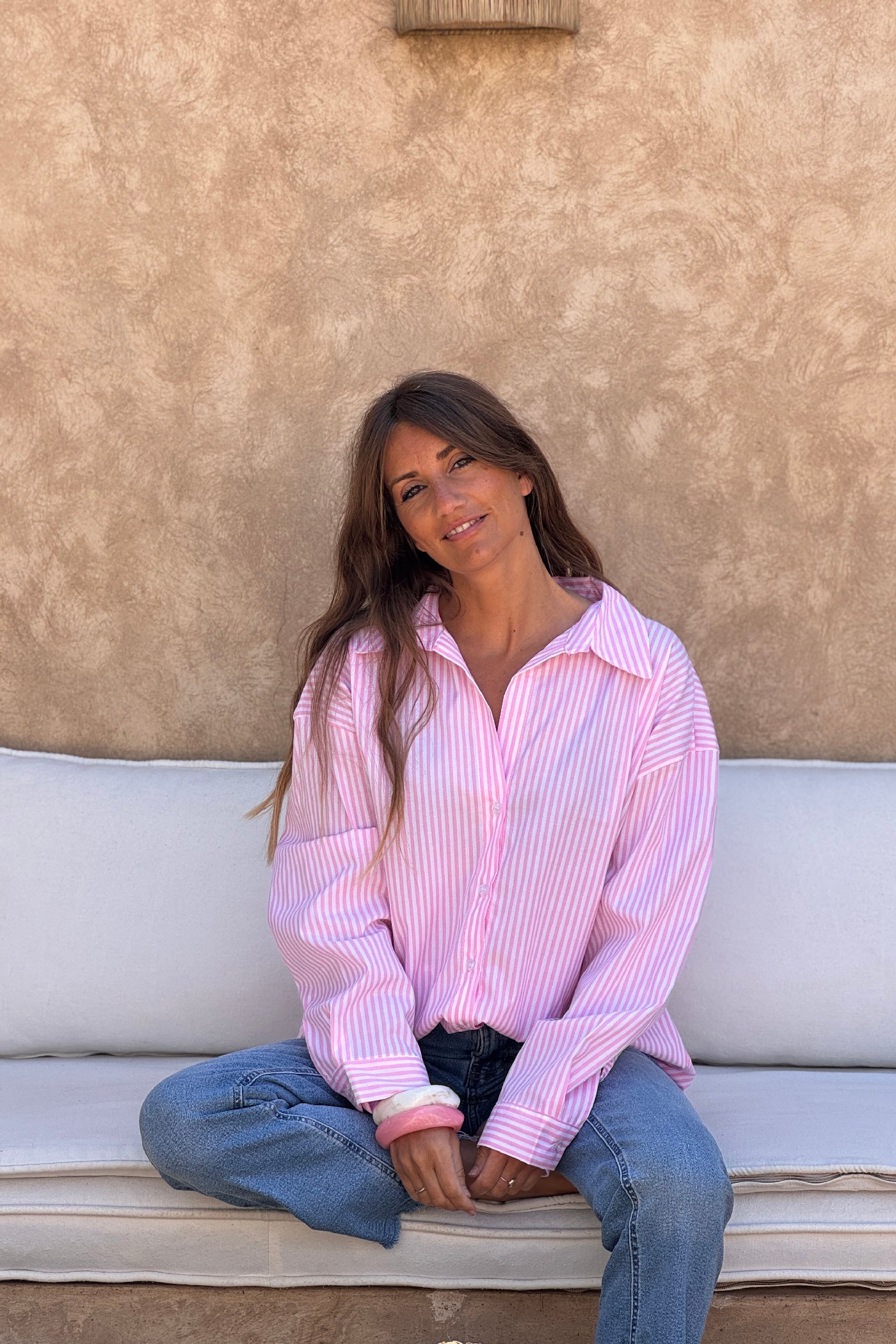 Noelia - Camisa holgada a rayas rosas con bordado «Iconic Club»