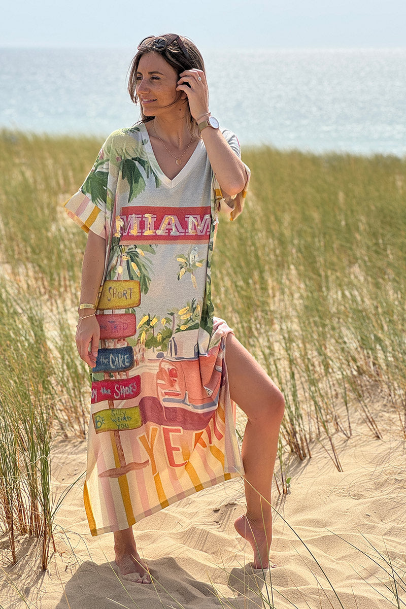 Trinidad - Vestido largo, brillante y de pernera ancha con un colorido estampado de palmeras de Miami