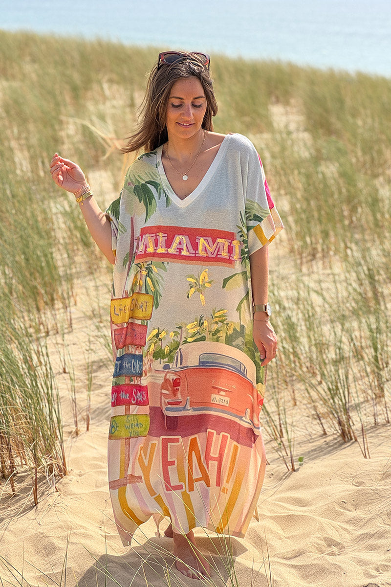 Trinidad - Vestido largo, brillante y de pernera ancha con un colorido estampado de palmeras de Miami
