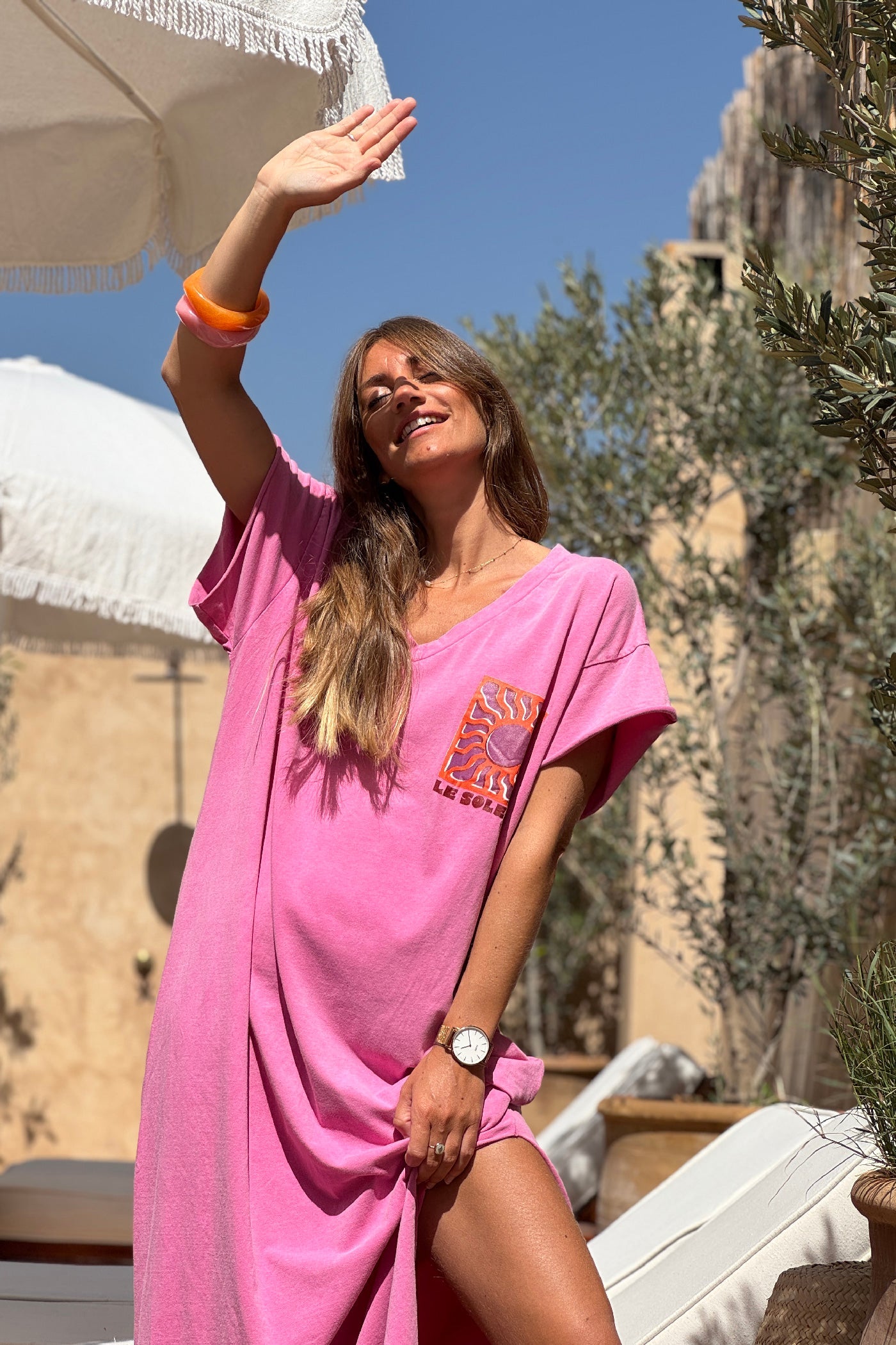 Amara - Vestido largo y cómodo de color rosa deslavado, de algodón elástico, con cuello en V y estampado de soles
