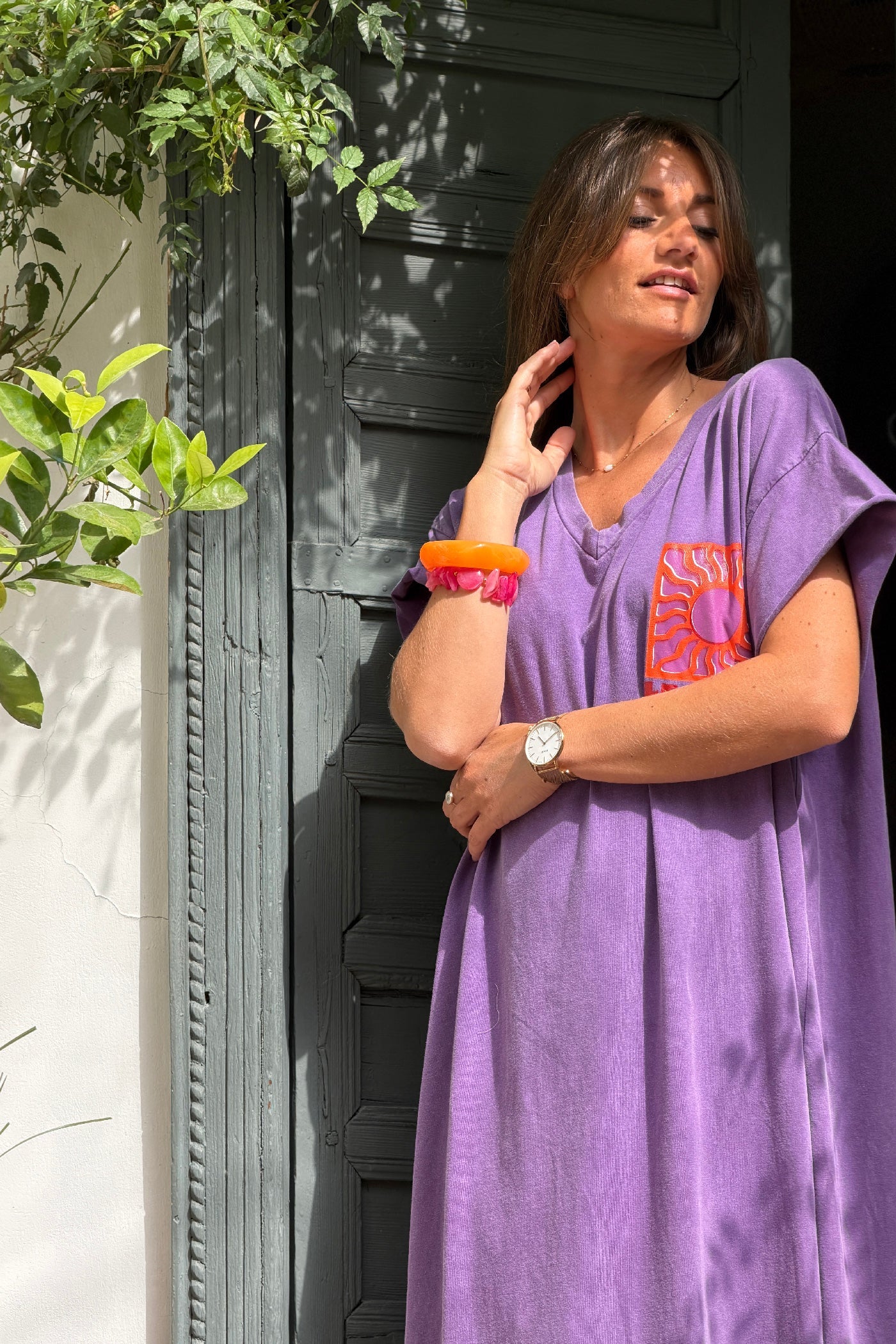 Vanina - Vestido largo y cómodo de color violeta deslavado, de algodón elástico, con cuello en V y estampado de soles