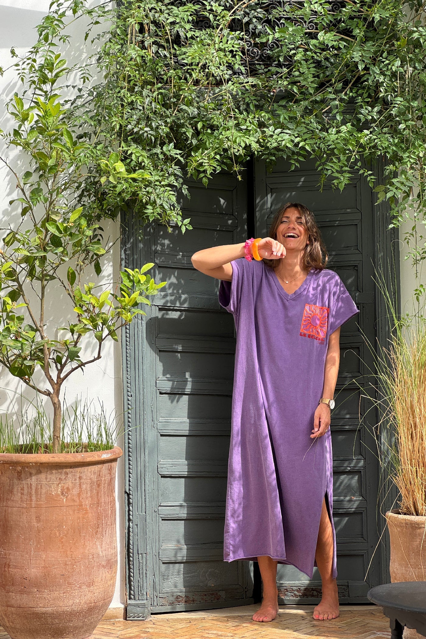Vanina - Vestido largo y cómodo de color violeta deslavado, de algodón elástico, con cuello en V y estampado de soles