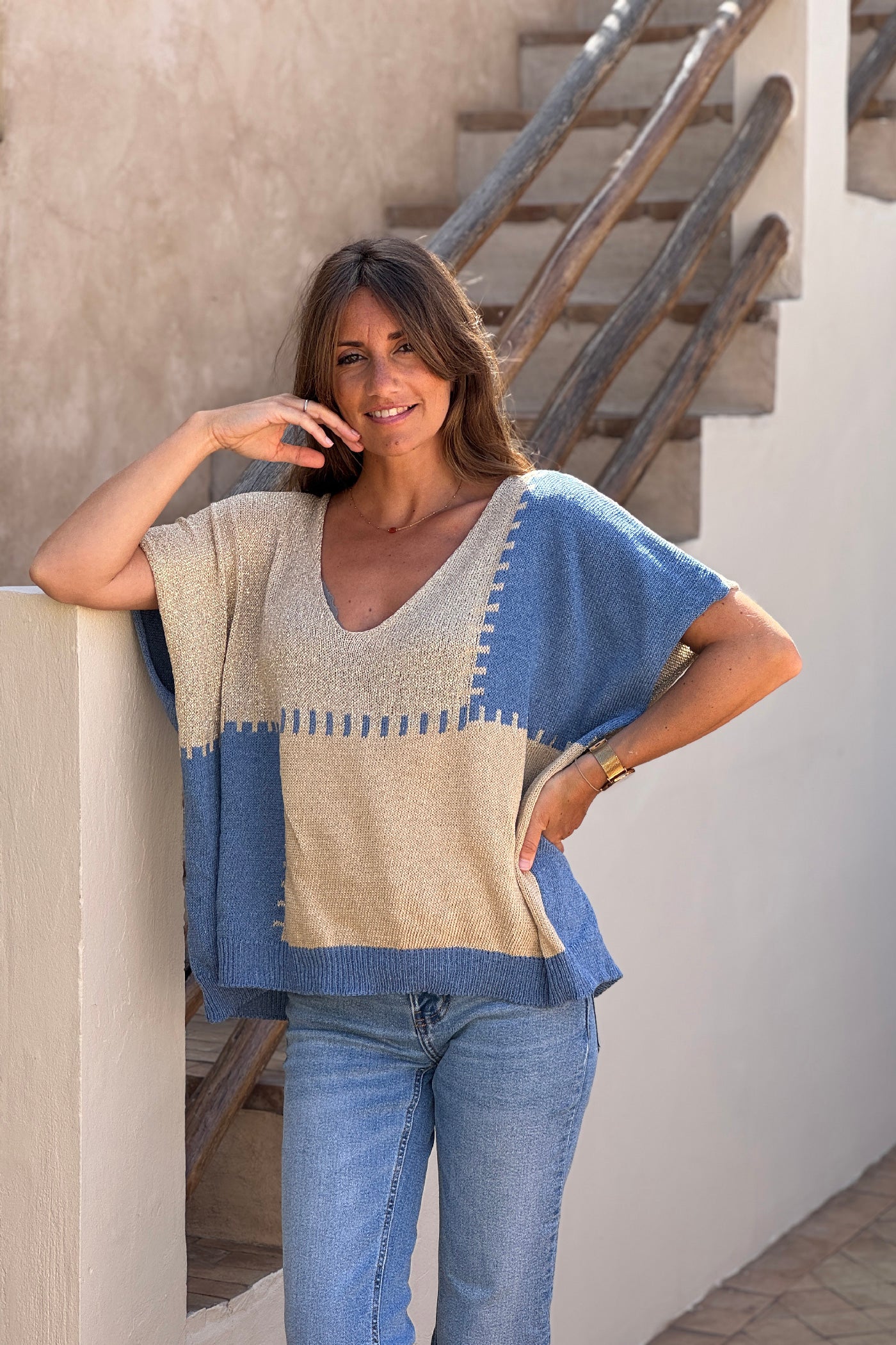 Ines - Suéter holgado de punto de algodón con diseño de patchwork en azul y dorado